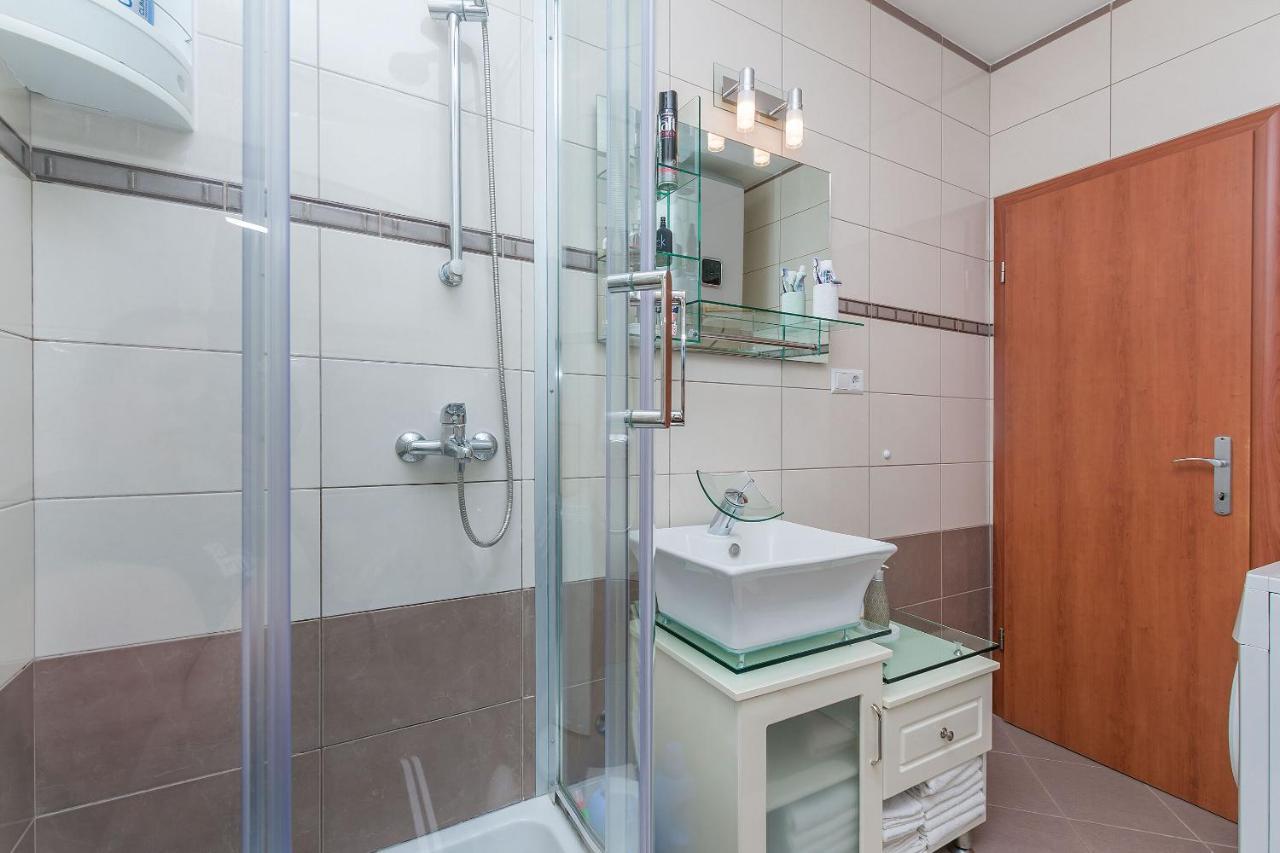 Apartments Mia Омиш Экстерьер фото