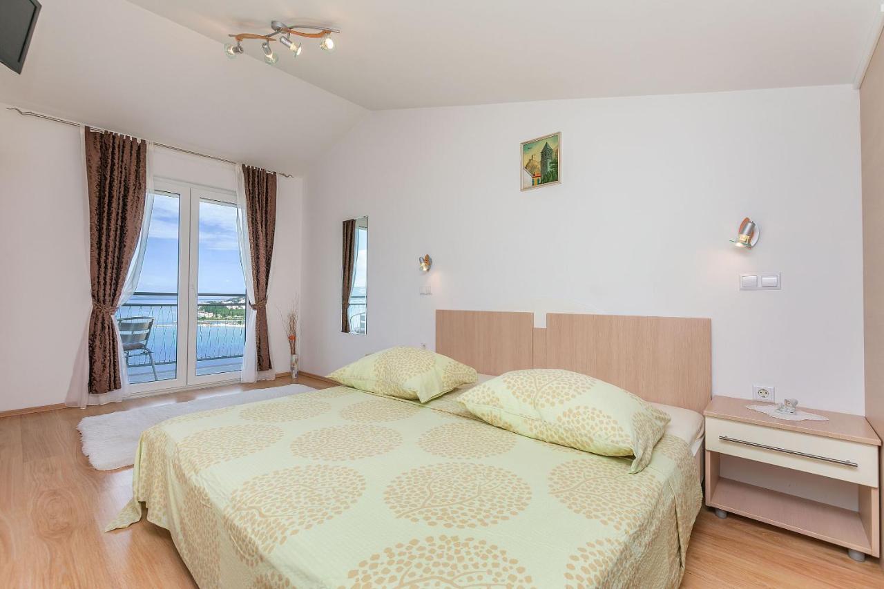 Apartments Mia Омиш Экстерьер фото