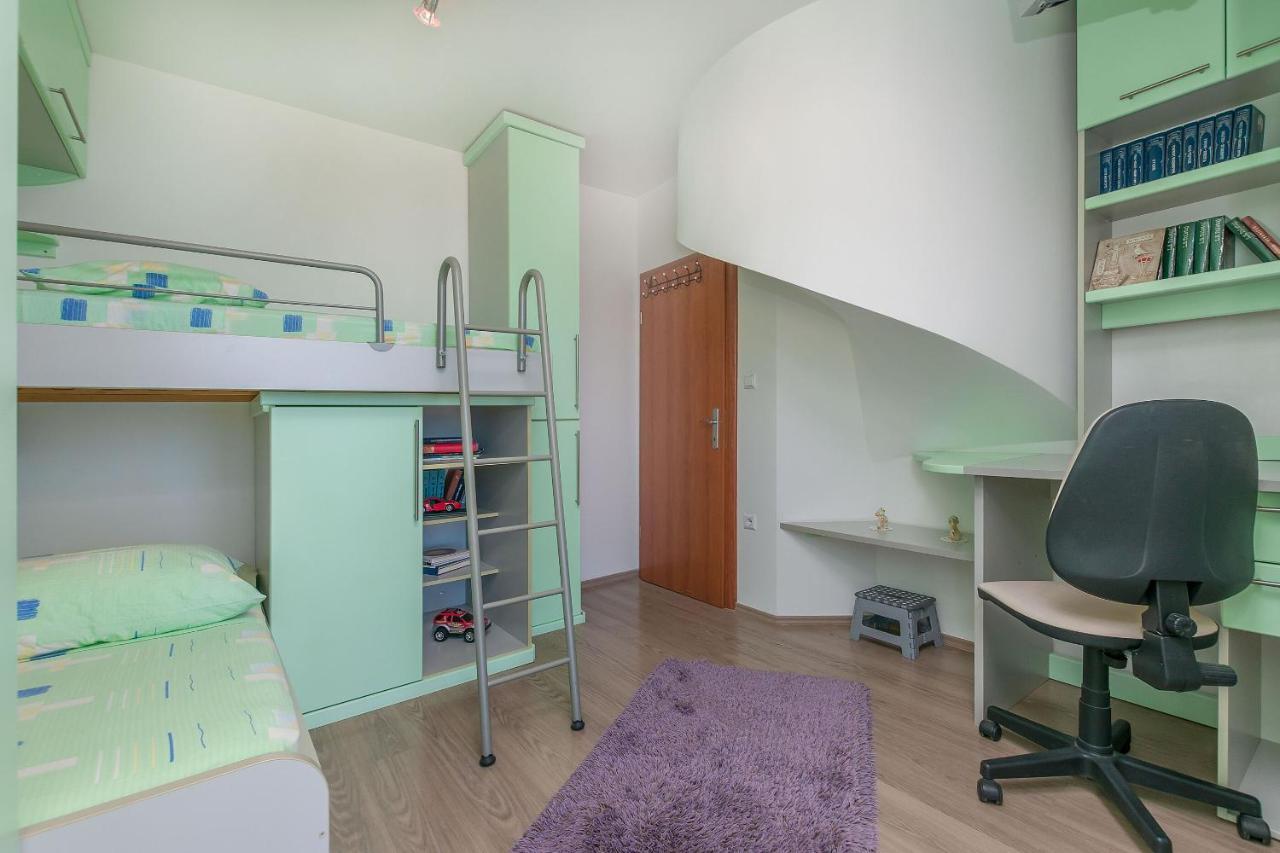 Apartments Mia Омиш Экстерьер фото