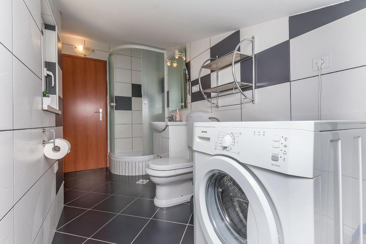 Apartments Mia Омиш Экстерьер фото