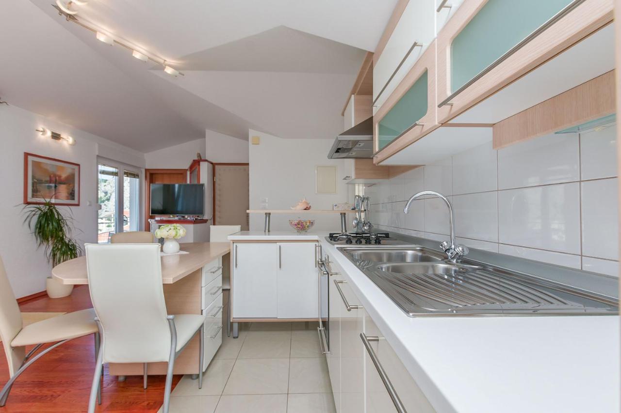 Apartments Mia Омиш Экстерьер фото
