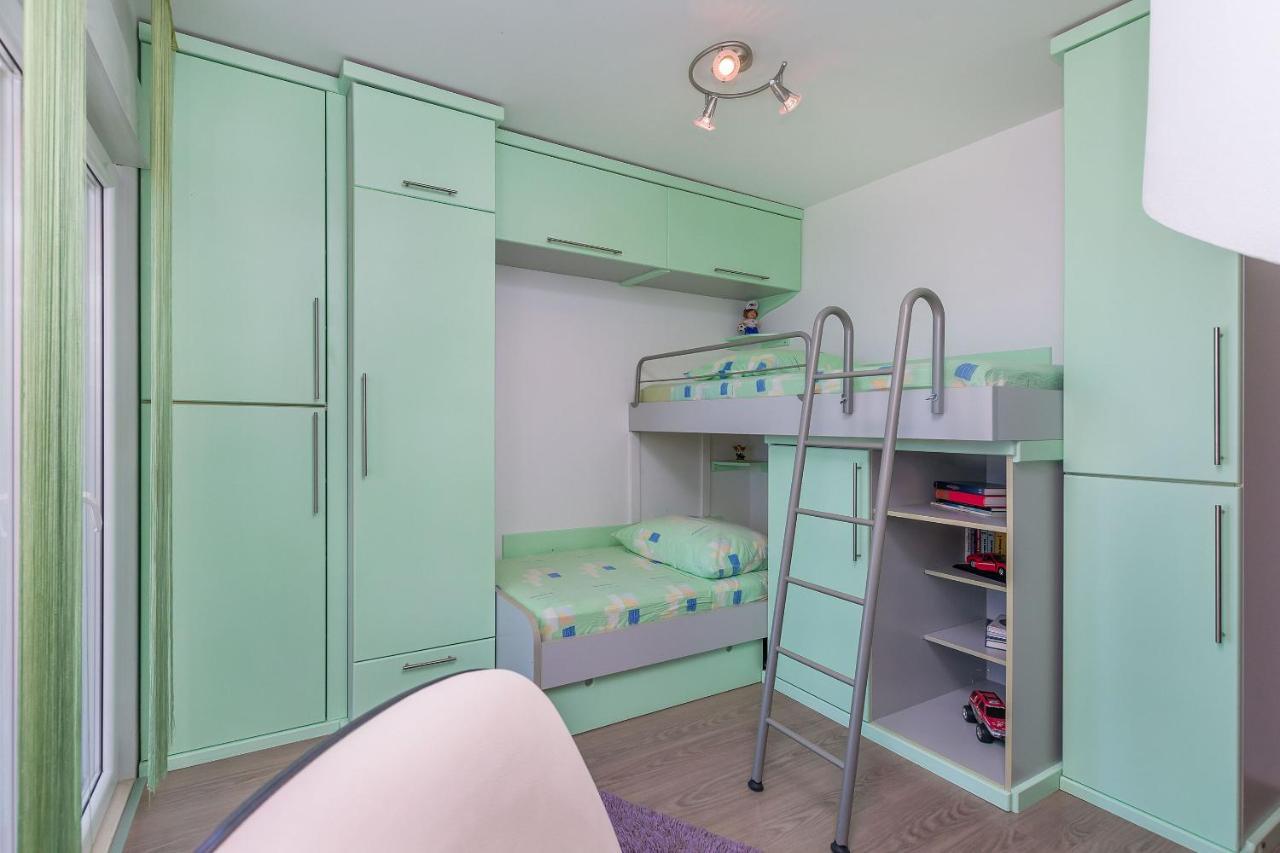 Apartments Mia Омиш Экстерьер фото