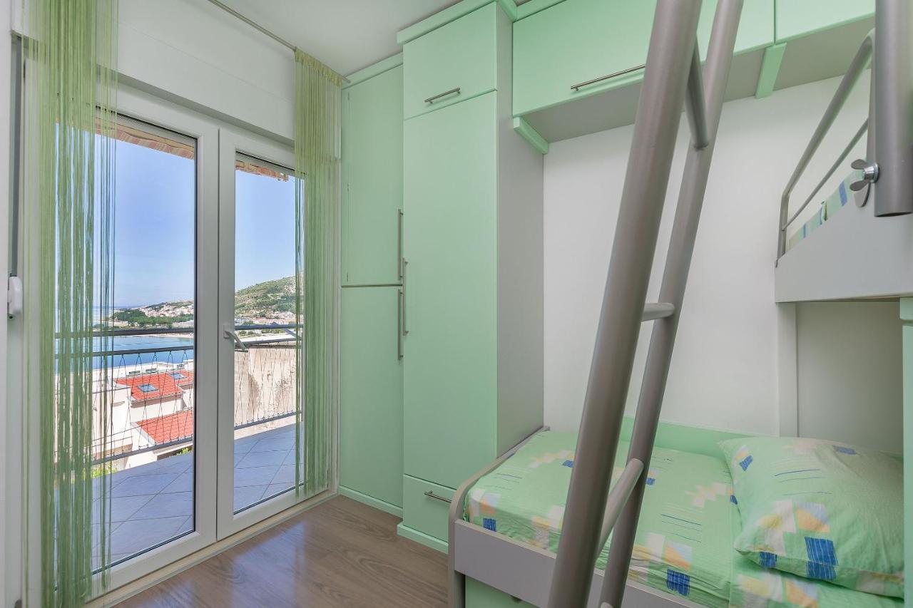 Apartments Mia Омиш Экстерьер фото