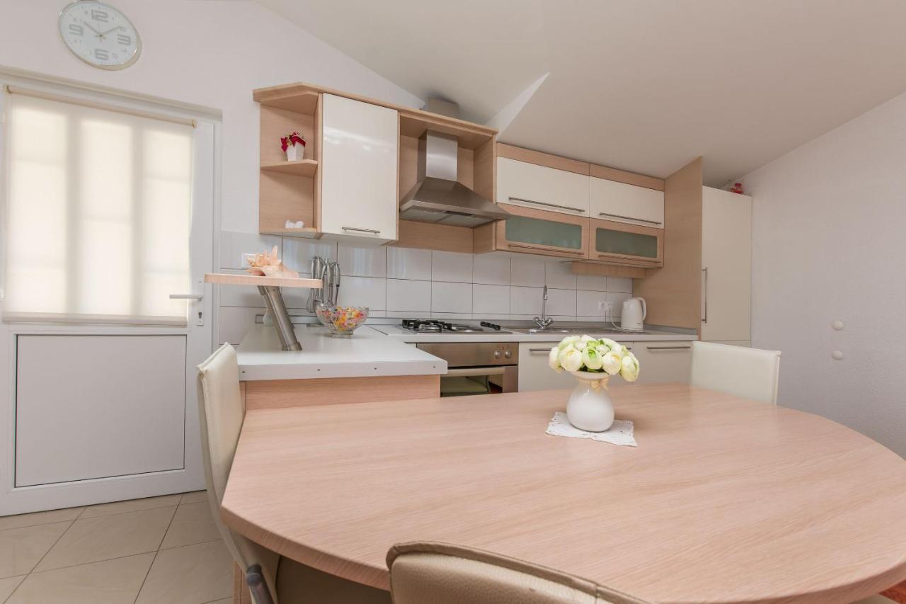 Apartments Mia Омиш Экстерьер фото