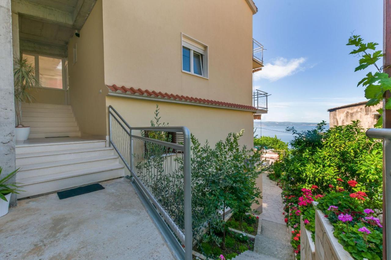 Apartments Mia Омиш Экстерьер фото