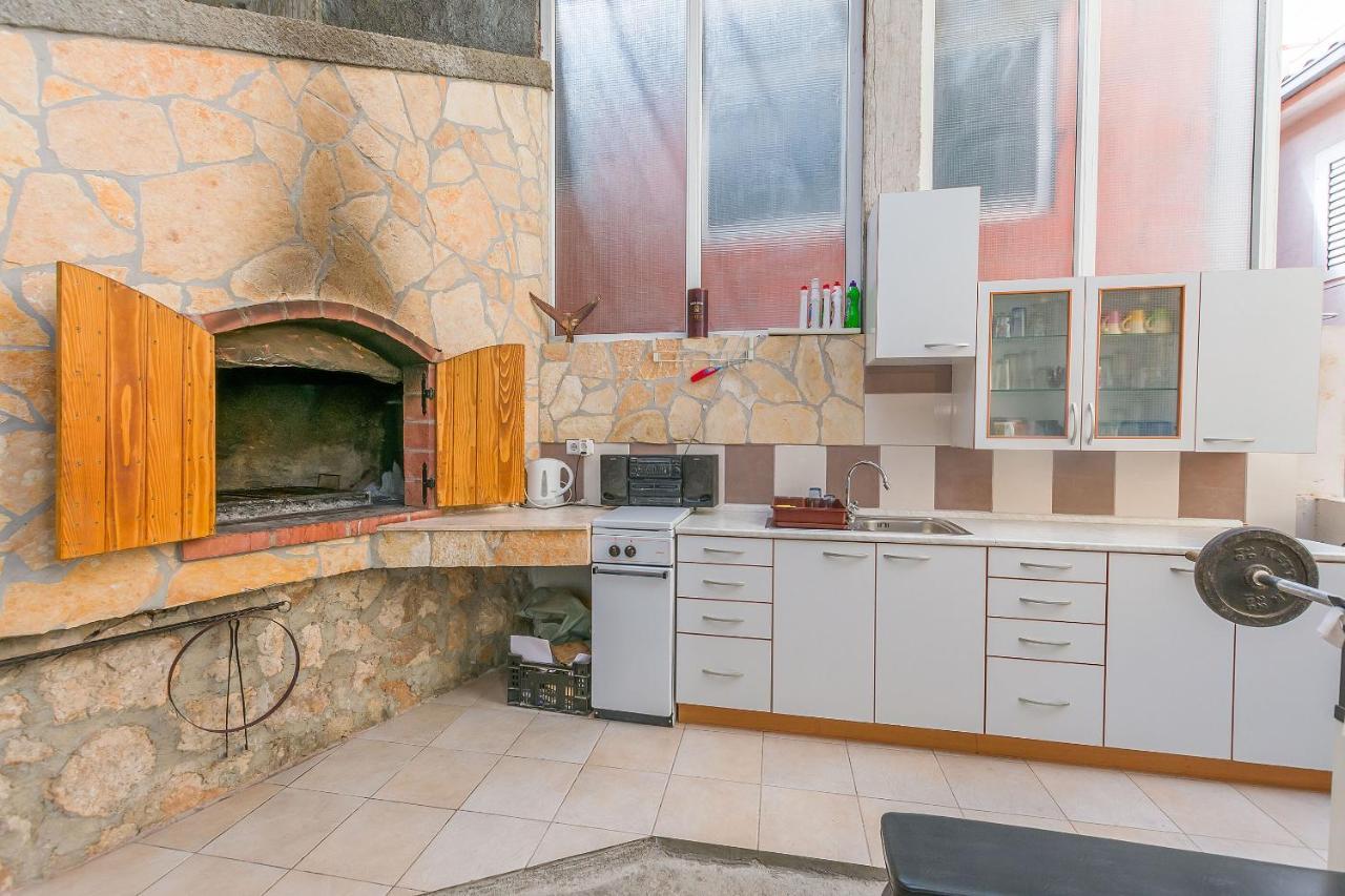 Apartments Mia Омиш Экстерьер фото