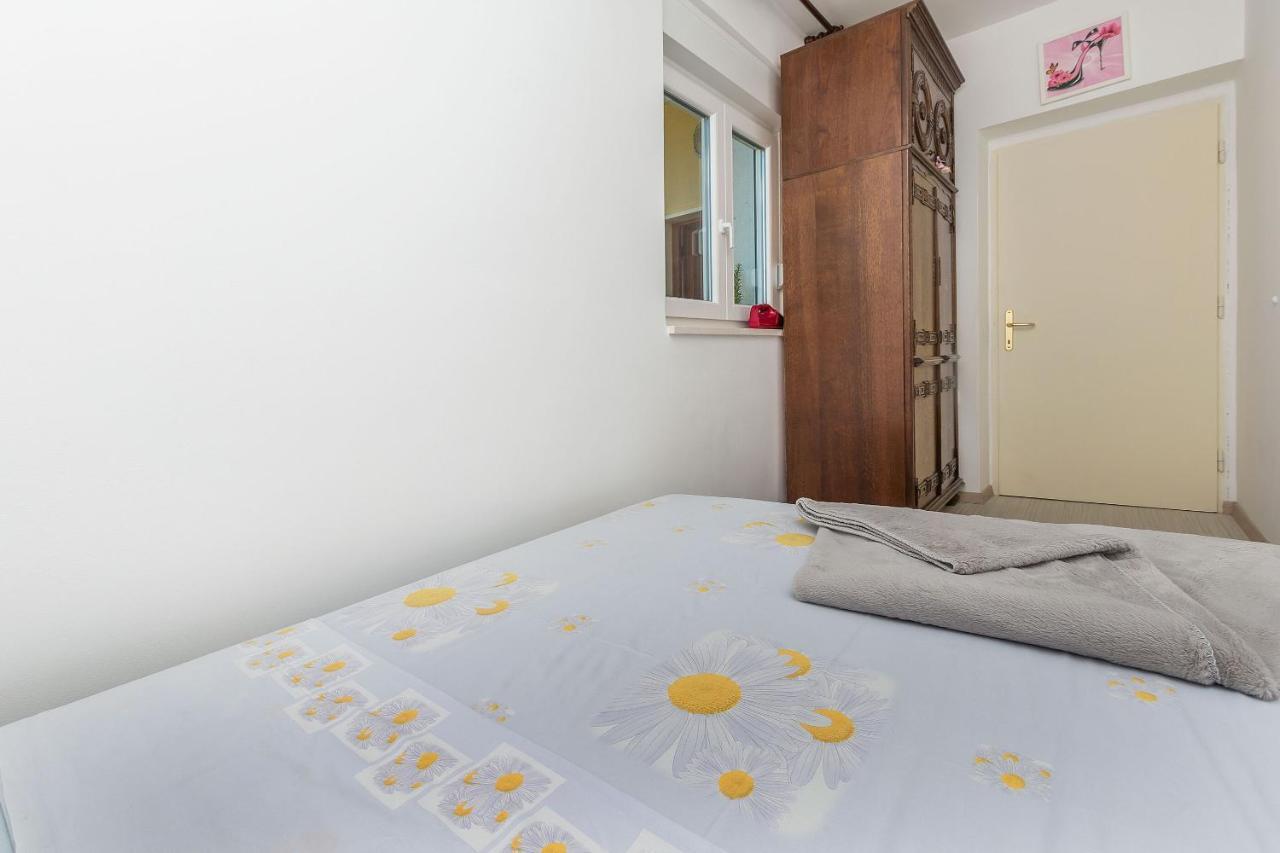 Apartments Mia Омиш Экстерьер фото